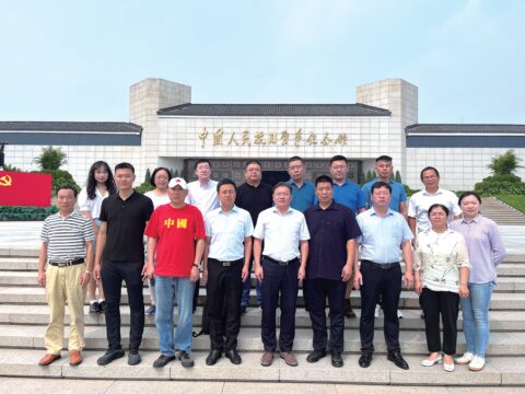 朱军华赴北京参加文物征集工作座谈会