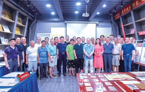 我市举行“纪念抗美援朝战争胜利70周年”老报纸收藏展