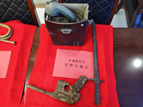 高邮市收藏家协会向“三垛河口伏击战纪念馆”集中捐赠藏品仪式