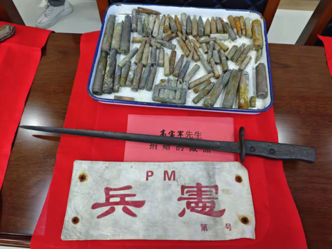 高邮市收藏家协会向“三垛河口伏击战纪念馆”集中捐赠藏品仪式